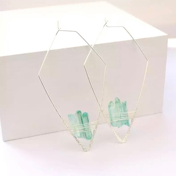 Geometric Quartz Crystal Wired Hoop Boho Earring - Picture 16 of 16